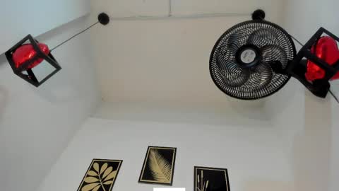 criss_zuri online show from April 2, 2026, 12:58 pm