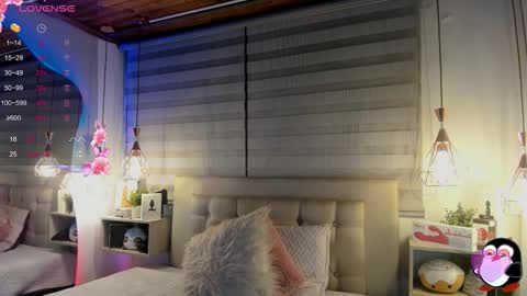 Snapshot of cristal__hot_1 chatting on October 18, 2025, 4:15 am Cristal online show from October 18, 2025, 4:15 am