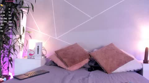 Snapshot of cristal_princess_ chatting on December 6, 2024, 7:10 am Cristal online show from December 6, 2024, 7:10 am