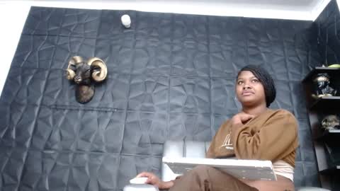 Snapshot of cristal_smith06 chatting on October 13, 2025, 11:43 am Hanna online show from October 13, 2025, 11:43 am