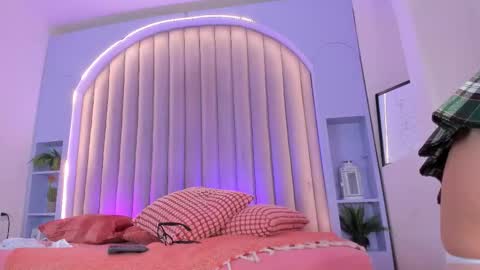 Nicole  Connection time 220pm-910pmCol online show from February 3, 2026, 8:14 pm