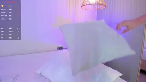 cristalfoxy_ online show from November 26, 2025, 8:21 pm