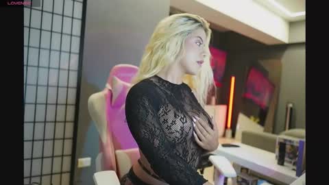 Snapshot of cristalhill chatting on November 20, 2025, 5:29 am Laura online show from November 20, 2025, 5:29 am