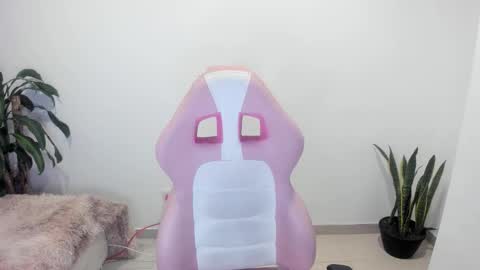 Snapshot of cristall_sweett0 chatting on February 19, 2026, 5:25 am sofia online show from February 19, 2026, 5:25 am