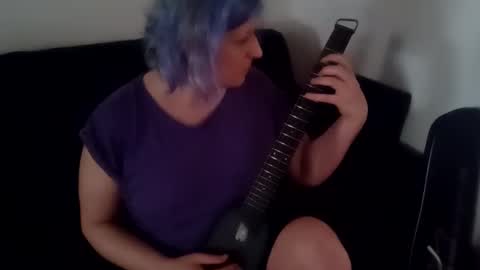 Snapshot of cristallenby chatting on April 8, 2026, 11:10 am Cristall online show from April 8, 2026, 11:10 am