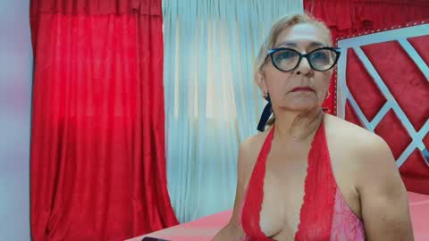 Snapshot of cristalmature chatting on June 4, 2026, 12:33 pm cristalmature online show from June 4, 2026, 12:33 pm