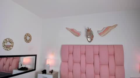 cristal online show from February 24, 2025, 12:37 pm