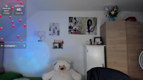 cristal online show from September 23, 2025, 1:58 pm