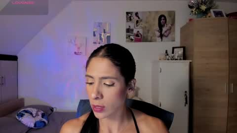 veronika online show from May 31, 2026, 2:53 am