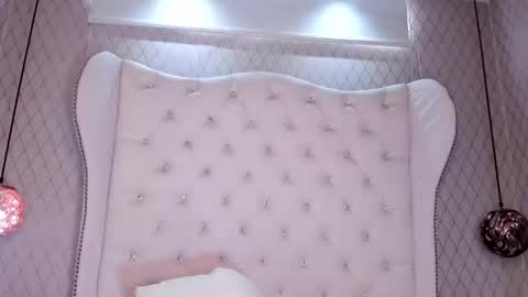  Independent Model online show from February 25, 2025, 5:47 pm