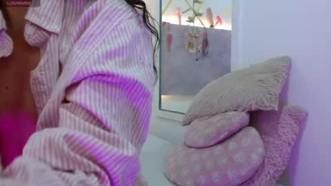 Snapshot of cristinnray chatting on October 7, 2025, 1:03 am Cristin online show from October 7, 2025, 1:03 am