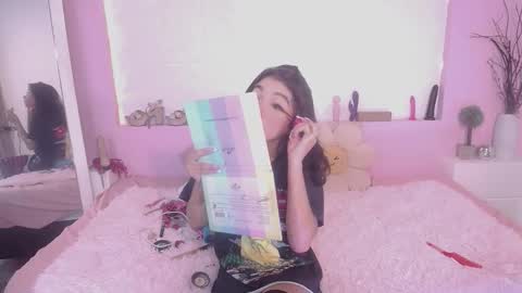 Snapshot of cristinnray chatting on November 21, 2025, 1:26 am Cristin online show from November 21, 2025, 1:26 am