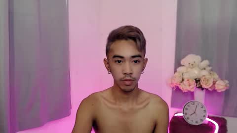 Snapshot of crocodale chatting on October 19, 2025, 4:35 am crocodale online show from October 19, 2025, 4:35 am