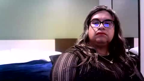 Linda Cross online show from November 1, 2025, 12:23 am