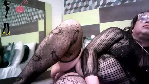 Linda Cross online show from November 6, 2025, 11:04 pm