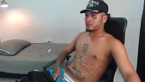 Snapshot of crow_black00 chatting on September 23, 2025, 6:27 am crow_black00 online show from September 23, 2025, 6:27 am