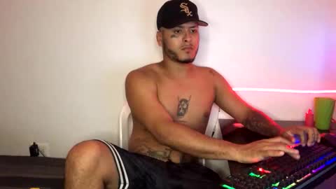 Snapshot of crow_black00 chatting on April 15, 2026, 9:37 pm crow_black00 online show from April 15, 2026, 9:37 pm