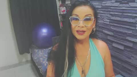 Snapshot of cruela_deviil chatting on November 1, 2025, 8:22 pm cruela_deviil online show from November 1, 2025, 8:22 pm