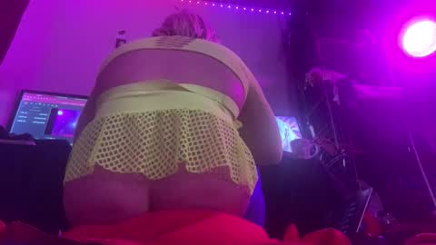 ChrysiCreambunnmommy online show from December 3, 2025, 6:06 pm