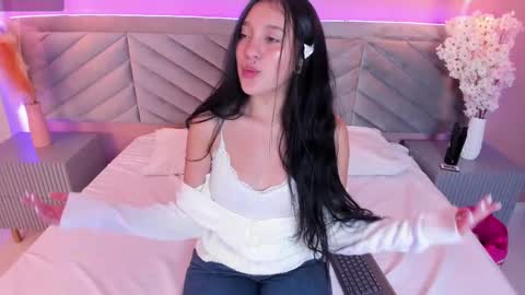 crystal_collinss_ online show from February 7, 2025, 1:22 pm
