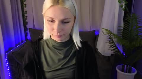 Snapshot of crystal_hanna chatting on November 20, 2025, 2:01 am crystal_hanna online show from November 20, 2025, 2:01 am