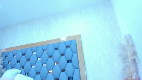 crystal_sm online show from April 14, 2026, 3:01 am