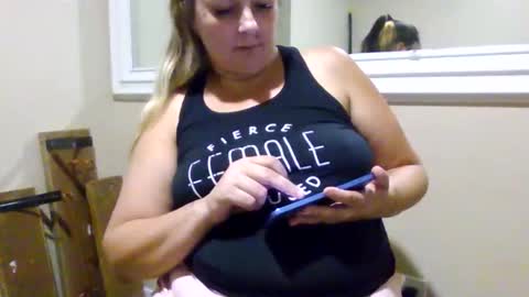 Snapshot of crystalbarbie214 chatting on October 25, 2025, 7:19 pm crystalbarbie214 online show from October 25, 2025, 7:19 pm