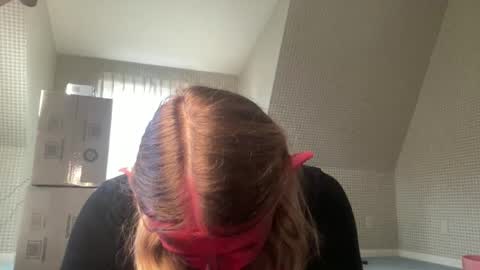 Snapshot of crystallee170 chatting on October 30, 2025, 9:15 pm CrystalBabyy online show from October 30, 2025, 9:15 pm