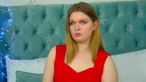 Snapshot of crystallyons chatting on December 18, 2024, 3:55 pm Crystal online show from December 18, 2024, 3:55 pm