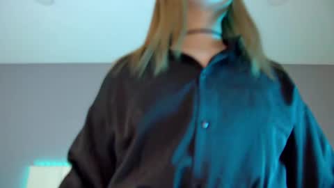 Snapshot of crystallyons chatting on March 4, 2025, 6:47 am Crystal online show from March 4, 2025, 6:47 am