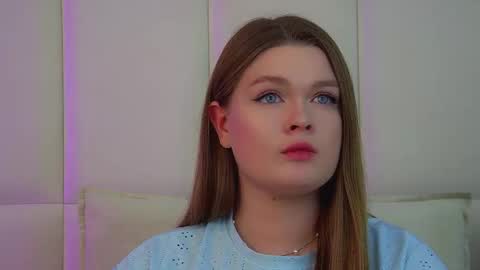 Crystal online show from March 25, 2026, 6:19 am