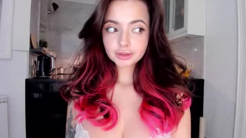 Snapshot of crystalnova_ chatting on November 16, 2025, 5:40 pm Kristina online show from November 16, 2025, 5:40 pm