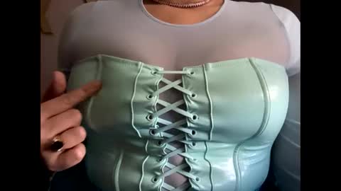 Snapshot of crystalyn777 chatting on October 19, 2025, 11:38 pm crystalyn777 online show from October 19, 2025, 11:38 pm