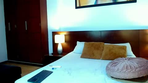 crytalqueen_ online show from July 18, 2026, 2:32 pm