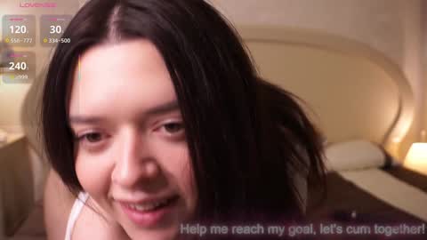 Ellie online show from December 14, 2025, 3:39 pm