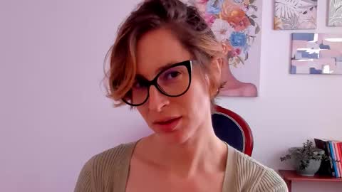 Leonela online show from December 5, 2025, 5:20 pm