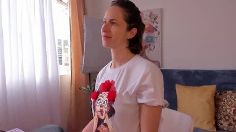 Leonela online show from March 23, 2026, 2:43 pm