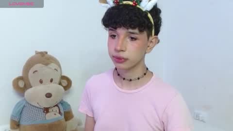 Cuddly online show from December 4, 2025, 8:28 pm