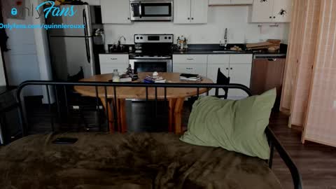 Snapshot of cum_with_quinn chatting on October 15, 2025, 5:35 pm Quinn online show from October 15, 2025, 5:35 pm