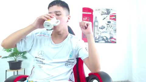 Snapshot of cumandres chatting on October 1, 2025, 2:01 pm cumandres online show from October 1, 2025, 2:01 pm