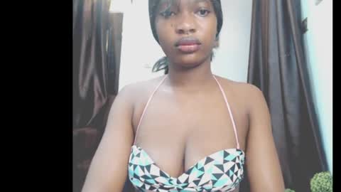 Snapshot of cumebony_petit chatting on April 24, 2026, 7:00 am cumebony_petit online show from April 24, 2026, 7:00 am
