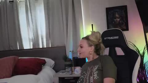 cumguzzlingskank online show from March 8, 2026, 5:06 pm