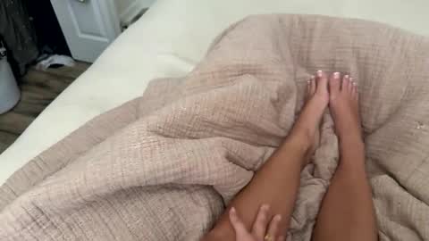 Snapshot of cummonnmeeeee chatting on April 4, 2026, 7:55 pm cummonnmeeeee online show from April 4, 2026, 7:55 pm