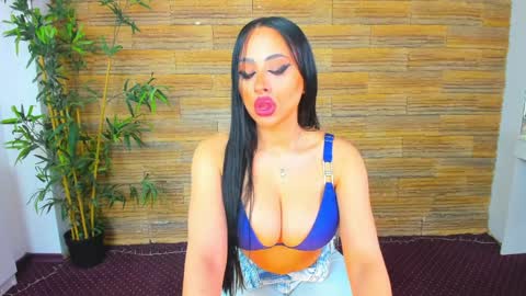 cupcake_izzy online show from April 7, 2026, 4:35 am