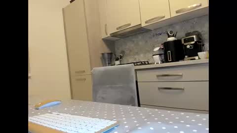 maria  alex online show from October 28, 2025, 11:18 pm