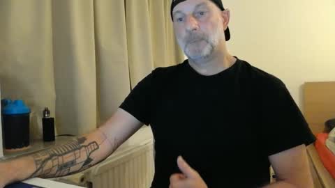 Curman85 online show from December 1, 2025, 10:59 pm