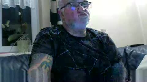 curtus14 online show from May 6, 2026, 8:36 pm