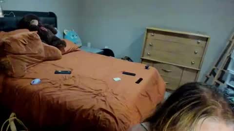 Hazel online show from October 7, 2025, 1:58 am