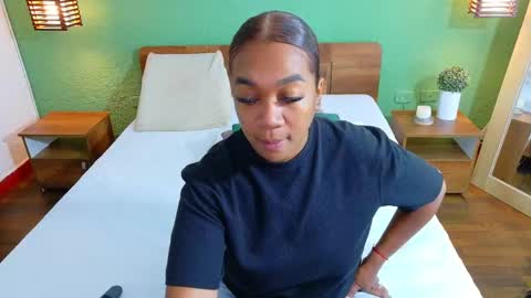 Snapshot of curvyebonyy_ chatting on February 17, 2025, 1:53 pm Danna online show from February 17, 2025, 1:53 pm