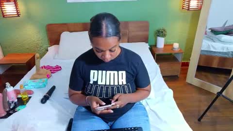 Snapshot of curvyebonyy_ chatting on October 19, 2025, 12:28 pm Danna online show from October 19, 2025, 12:28 pm